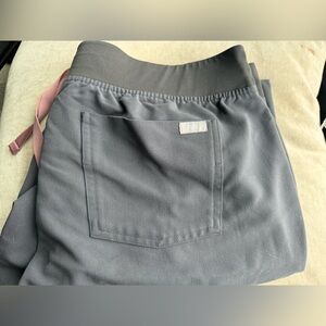 Figs charcoal set - Zamora jogger / Rafaela top both sz L